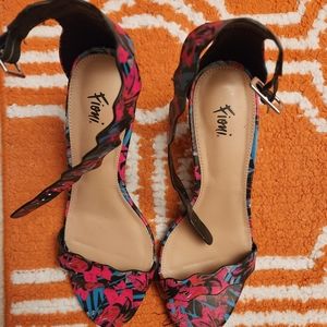Women shoes size 7 brand new